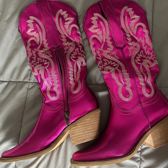 BEAST FASHION Shoes - BEAST FASHION Fuchsia Embroidered Heeled Boots